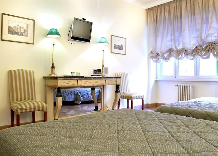 Domus Cavour לינה וארוחת בוקר 4*